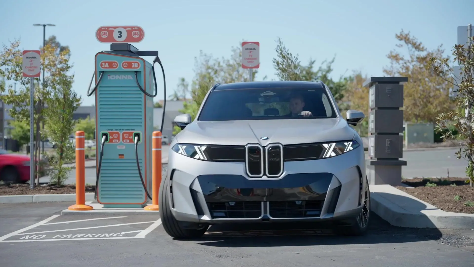 BMW iX5 60 xDrive - 460 kW High Power Charging Demo
