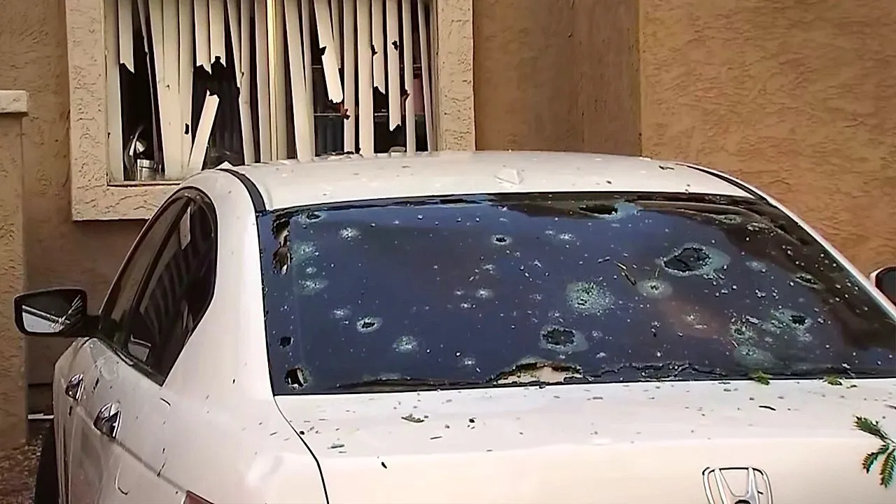 Golf ball-sized hail smashes windows and cars in Arizona