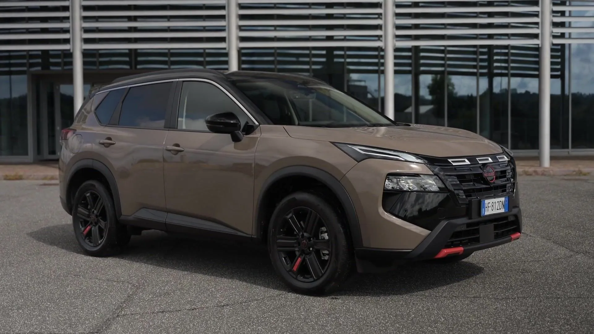 Nissan X-TRAIL N-TREK Design Preview in Dark Beige & Black