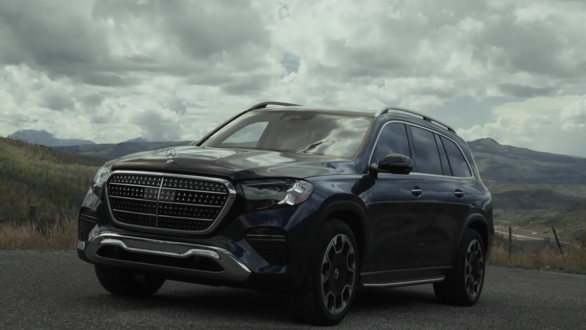 Mercedes-Benz GLS 450 Design in Sodalite Blue