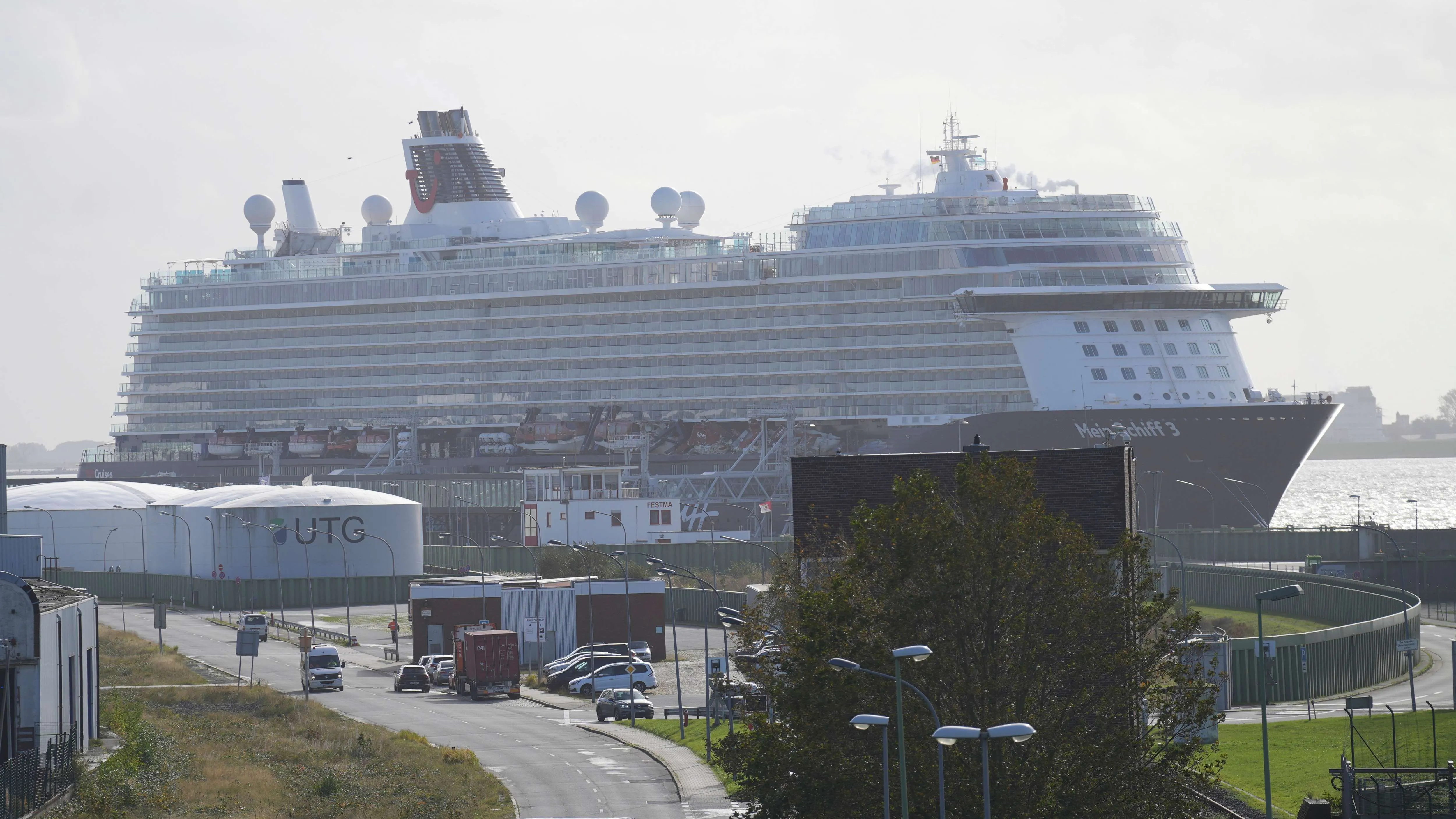 „Mein Schiff 3“ rammt Containerschiff in Bremerhaven: Das sagen die Passagiere
