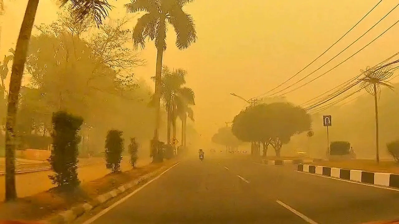 Wildfire smoke turns Borneo city's sky an eerie orange
