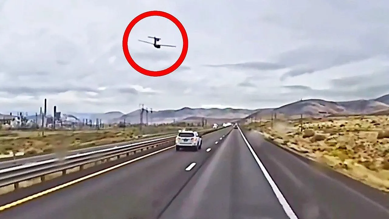 Dashcam captures seaplane making emergency landing on Nevada highway
